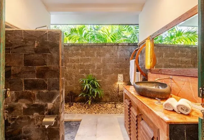 Villa Luxury 4br W Pool & 5 Mins To *
