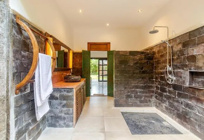 Luxury 4br W Pool & 5 Mins To