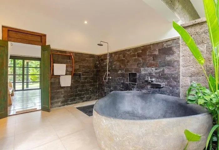 Luxury 4br W Pool & 5 Mins To Villa Seminyak