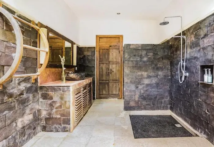 Luxury 4br W Pool & 5 Mins To