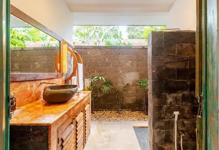 Villa Luxury 4br W Pool & 5 Mins To *